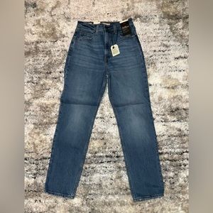 NWT Levi Jeans 26x29